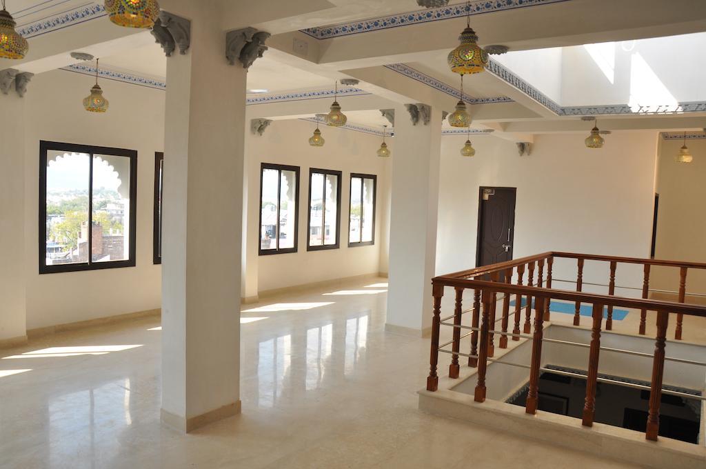 Hotel Lake Paradise Udaipur Bilik gambar