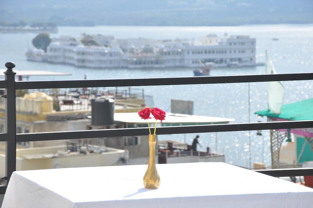 Hotel Lake Paradise Udaipur Bilik gambar